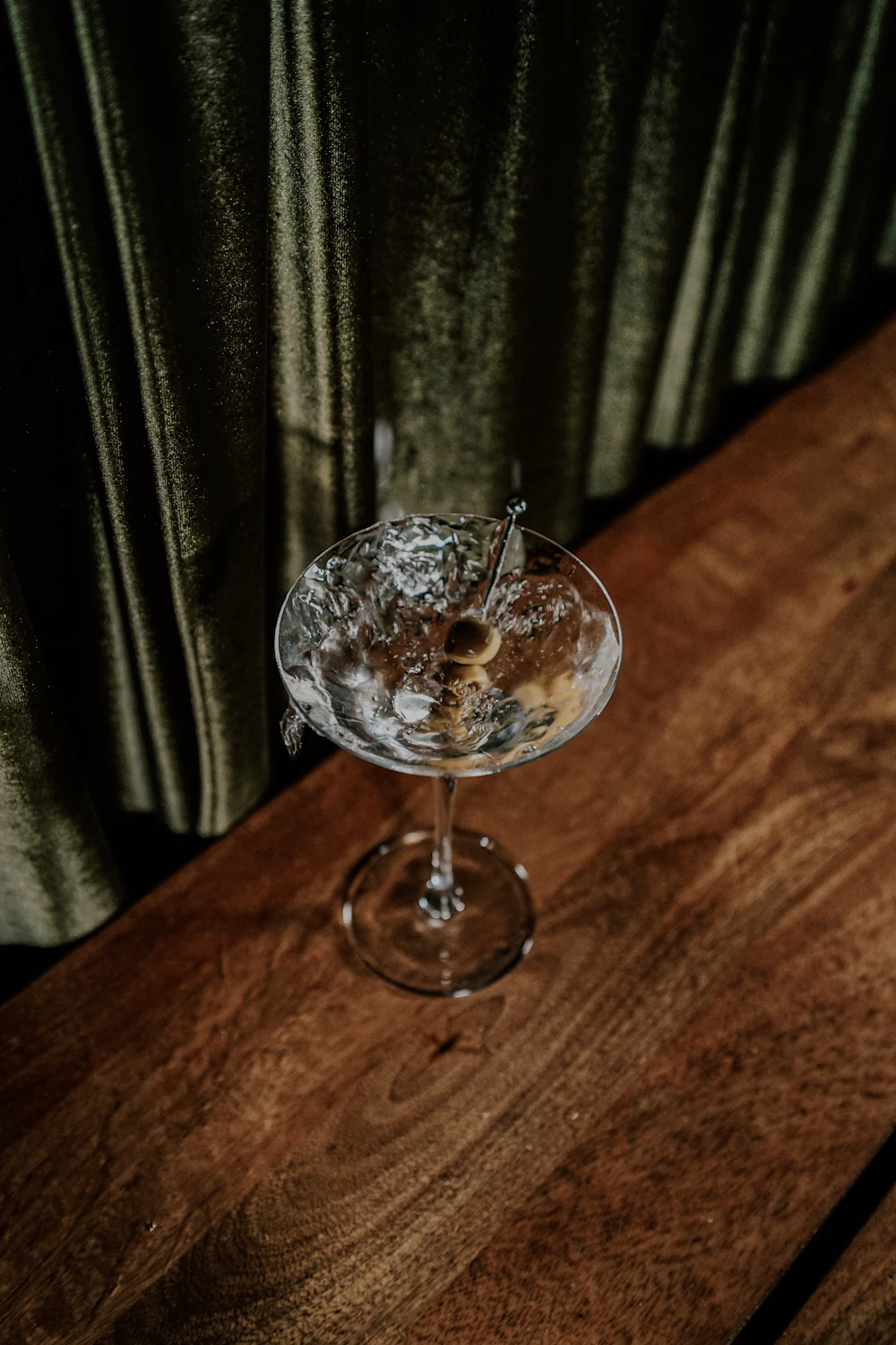 A martini with olives